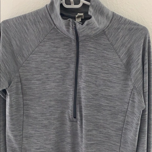 Under Armour Tops - Women’s Under Armour Medium Quarter Zip